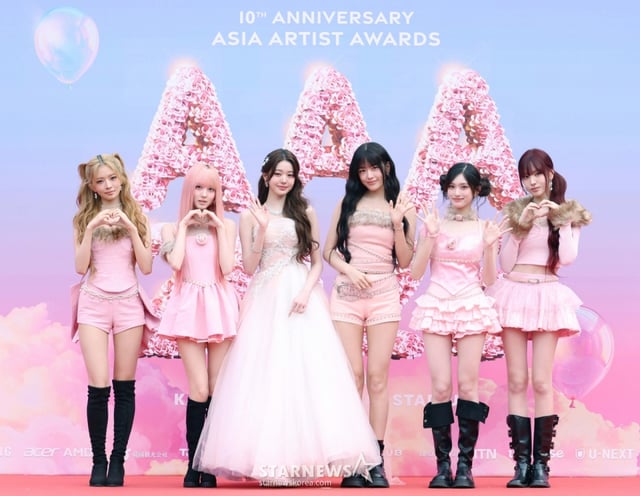 걸그룹 아이브가 6일 대만 가오슝 내셔널 스타디움에서 진행된 스타뉴스 주최 '10주년 아시아 아티스트 어워즈 2025(10th Anniversary Asia Artist Awards 2025, '10주년 AAA 2025') 레드카펫 행사에 참석해 포즈를 취하고 있다. 12월 6일~7일 양일에 걸쳐 가오슝 내셔널 스타디움에서 펼쳐지는 '10주년 아시아 아티스트 어워즈 2025(10th Anniversary Asia Artist Awards 2025, '10주년 AAA 2025')'와 페스타 'ACON 2025'는 MTN(머니투데이방송)과 위버스(Weverse)를 통해 각각 TV와 온라인 스트리밍으로 생중계 된다. /2025.12.06 /사진=이동훈 photoguy@