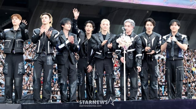 AAA 베스트 K-POP 레코드상 스트레이키즈가 6일 대만 가오슝 내셔널 스타디움에서 진행된 스타뉴스 주최 '10주년 아시아 아티스트 어워즈 2025(10th Anniversary Asia Artist Awards 2025, '10주년 AAA 2025')에서 수상소감을 전하고 있다. 12월 6일~7일 양일에 걸쳐 가오슝 내셔널 스타디움에서 펼쳐지는 '10주년 아시아 아티스트 어워즈 2025(10th Anniversary Asia Artist Awards 2025, '10주년 AAA 2025')'와 페스타 'ACON 2025'는 MTN(머니투데이방송)과 위버스(Weverse)를 통해 각각 TV와 온라인 스트리밍으로 생중계 된다. 2025.12.06 AAA 베스트 K-POP 레코드상 스트레이키즈가 6일 대만 가오슝 내셔널 스타디움에서 진행된 스타뉴스 주최 '10주년 아시아 아티스트 어워즈 2025(10th Anniversary Asia Artist Awards 2025, '10주년 AAA 2025')에서 수상소감을 전하고 있다. 12월 6일~7일 양일에 걸쳐 가오슝 내셔널 스타디움에서 펼쳐지는 '10주년 아시아 아티스트 어워즈 2025(10th Anniversary Asia Artist Awards 2025, '10주년 AAA 2025')'와 페스타 'ACON 2025'는 MTN(머니투데이방송)과 위버스(Weverse)를 통해 각각 TV와 온라인 스트리밍으로 생중계 된다. 2025.12.06 /사진=강영조 cameratalks@