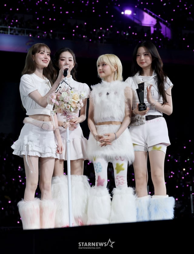 AAA 베스트 퍼포먼스상 키키(KIIKII)가 6일 대만 가오슝 내셔널 스타디움에서 진행된 스타뉴스 주최 '10주년 아시아 아티스트 어워즈 2025(10th Anniversary Asia Artist Awards 2025, '10주년 AAA 2025')에서 수상소감을 전하고 있다. 12월 6일~7일 양일에 걸쳐 가오슝 내셔널 스타디움에서 펼쳐지는 '10주년 아시아 아티스트 어워즈 2025(10th Anniversary Asia Artist Awards 2025, '10주년 AAA 2025')'와 페스타 'ACON 2025'는 MTN(머니투데이방송)과 위버스(Weverse)를 통해 각각 TV와 온라인 스트리밍으로 생중계 된다. 2025.12.06 /사진=강영조 cameratalks@