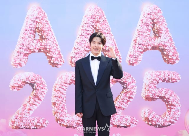 배우 박윤호가 6일 대만 가오슝 내셔널 스타디움에서 진행된 스타뉴스 주최 '10주년 아시아 아티스트 어워즈 2025(10th Anniversary Asia Artist Awards 2025, '10주년 AAA 2025') 레드카펫 행사에 참석해 포즈를 취하고 있다. 12월 6일~7일 양일에 걸쳐 가오슝 내셔널 스타디움에서 펼쳐지는 '10주년 아시아 아티스트 어워즈 2025(10th Anniversary Asia Artist Awards 2025, '10주년 AAA 2025')'와 페스타 'ACON 2025'는 MTN(머니투데이방송)과 위버스(Weverse)를 통해 각각 TV와 온라인 스트리밍으로 생중계 된다. /2025.12.06 /사진=이동훈 photoguy@