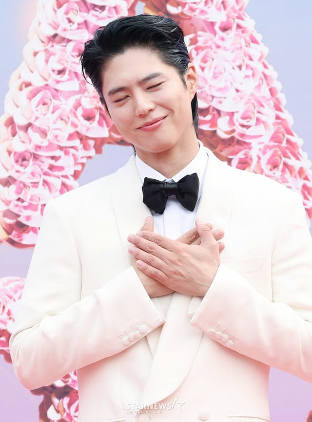 배우 박보검이 6일 가오슝 내셔널 스타디움에서 진행된 스타뉴스 주최 '10주년 아시아 아티스트 어워즈 2025(10th Anniversary Asia Artist Awards 2025, '10주년 AAA 2025') 레드카펫 행사에 참석해 포즈를 취하고 있다. 12월 6일~7일 양일에 걸쳐 가오슝 내셔널 스타디움에서 펼쳐지는 '10주년 아시아 아티스트 어워즈 2025(10th Anniversary Asia Artist Awards 2025, '10주년 AAA 2025')'와 페스타 'ACON 2025'는 MTN(머니투데이방송)과 위버스(Weverse)를 통해 각각 TV와 온라인 스트리밍으로 생중계 된다. /2025.12.06 /사진=이동훈 photoguy@