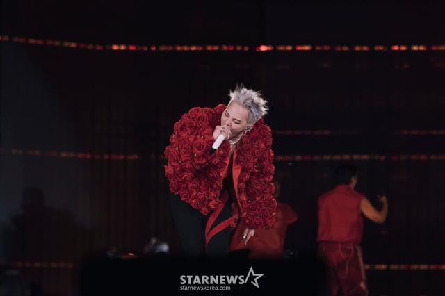 가수 지드래곤이 30일 경기 고양종합운동장에서 진행된 '지드래곤 2025 월드 투어 [위버맨쉬]'(G-DRAGON 2025 WORLD TOUR [Ubermensch])에서 공연을 펼치고 있다. /사진제공=갤럭시코퍼레이션 2025.03.31 /사진=이동훈 photoguy@