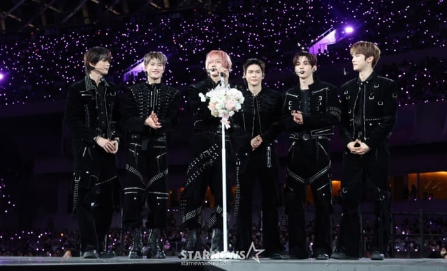 라이즈가 6일 가오슝 내셔널 스타디움에서 진행된 스타뉴스 주최 '10주년 아시아 아티스트 어워즈 2025(10th Anniversary Asia Artist Awards 2025, '10주년 AAA 2025')에서 수상 소감을 밝히고 있다. 12월 6일~7일 양일에 걸쳐 가오슝 내셔널 스타디움에서 펼쳐지는 '10주년 아시아 아티스트 어워즈 2025(10th Anniversary Asia Artist Awards 2025, '10주년 AAA 2025')'와 페스타 'ACON 2025'는 MTN(머니투데이방송)과 위버스(Weverse)를 통해 각각 TV와 온라인 스트리밍으로 생중계 된다. /사진=김진경 kim.jinkyung@