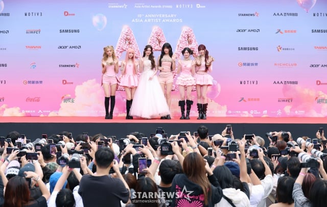 걸그룹 아이브가 6일 가오슝 내셔널 스타디움에서 진행된 스타뉴스 주최 '10주년 아시아 아티스트 어워즈 2025(10th Anniversary Asia Artist Awards 2025, '10주년 AAA 2025') 레드카펫 행사에 참석해 포즈를 취하고 있다. 12월 6일~7일 양일에 걸쳐 가오슝 내셔널 스타디움에서 펼쳐지는 '10주년 아시아 아티스트 어워즈 2025(10th Anniversary Asia Artist Awards 2025, '10주년 AAA 2025')'와 페스타 'ACON 2025'는 MTN(머니투데이방송)과 위버스(Weverse)를 통해 각각 TV와 온라인 스트리밍으로 생중계 된다. /2025.12.06 /사진=이동훈 photoguy@