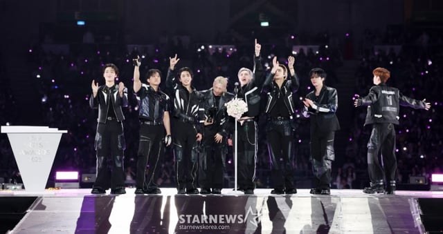 그룹 스트레이키즈가 6일 가오슝 내셔널 스타디움에서 진행된 스타뉴스 주최 '10주년 아시아 아티스트 어워즈 2025(10th Anniversary Asia Artist Awards 2025, '10주년 AAA 2025')에서 올해의 가수상을 수상한 뒤 수상소감을 전하고 있다. 12월 6일~7일 양일에 걸쳐 가오슝 내셔널 스타디움에서 펼쳐지는 '10주년 아시아 아티스트 어워즈 2025(10th Anniversary Asia Artist Awards 2025, '10주년 AAA 2025')'와 페스타 'ACON 2025'는 MTN(머니투데이방송)과 위버스(Weverse)를 통해 각각 TV와 온라인 스트리밍으로 생중계 된다. /2025.12.06 /사진=김휘선 hwijpg@