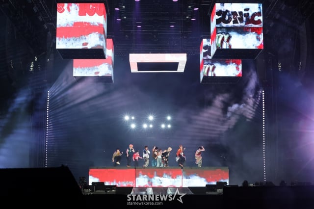 그룹 싸이커스가 7일 가오슝 내셔널 스타디움에서 진행된 스타뉴스 주최 '10주년 아시아 아티스트 어워즈 2025(10th Anniversary Asia Artist Awards 2025, '10주년 AAA 2025')를 기념하는 'ACON 2025'에서 멋진 무대를 선보이고 있다./2025.12.07 /사진=임성균 tjdrbs23@