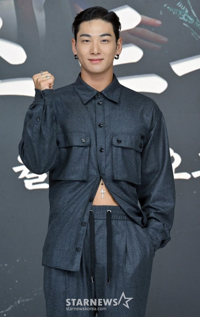 백호가 26일 오후 온라인으로 진행된 KBS 2TV 예능 '메소드 클럽' 제작발표회에 참석해 포즈를 취하고 있다. 2024.08.26 사진=KBS /사진=임성균