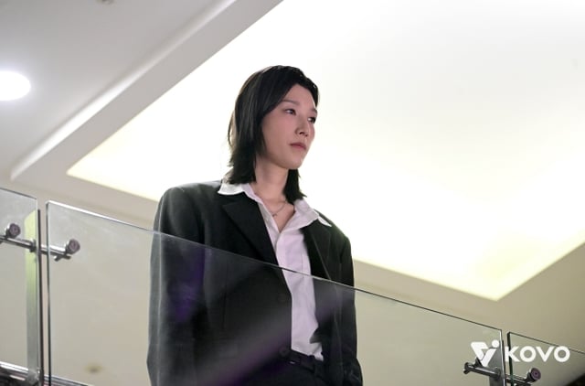 김연경이 흥국생명의 어드바이저로 경기장을 찾아 선수들의 플레이를 지켜보고 있다. /사진=KOVO 제공