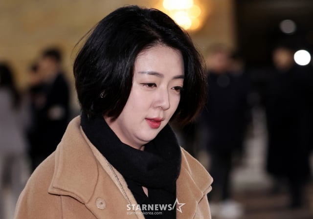 (서울=뉴스1) 구윤성 기자 = 배현진 국민의힘 의원이 10일 오전 서울 여의도 국회에서 열린 비상 의원총회에 참석하고 있다. 2024.12.10/뉴스1 Copyright © 뉴스1. All rights reserved. 무단 전재 및 재배포, AI학습 이용 금지. /사진=(서울=뉴스1) 구윤성 기자