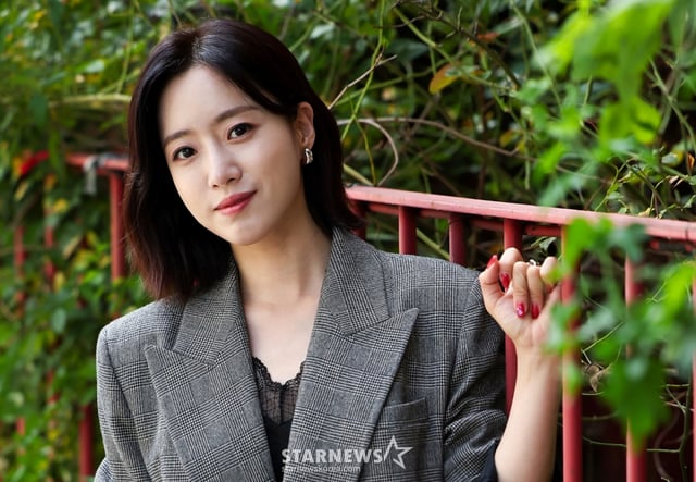 (서울=뉴스1) 김진환 기자 = 걸그룹 티아라의 멤버이자 배우 함은정이 서울 종로구 트레이드아크 갤러리에서 뉴스1과 인터뷰를 앞두고 포즈를 취하고 있다. 2025.9.20/뉴스1 Copyright © 뉴스1. All rights reserved. 무단 전재 및 재배포, AI학습 이용 금지. /사진=(서울=뉴스1) 김진환 기자