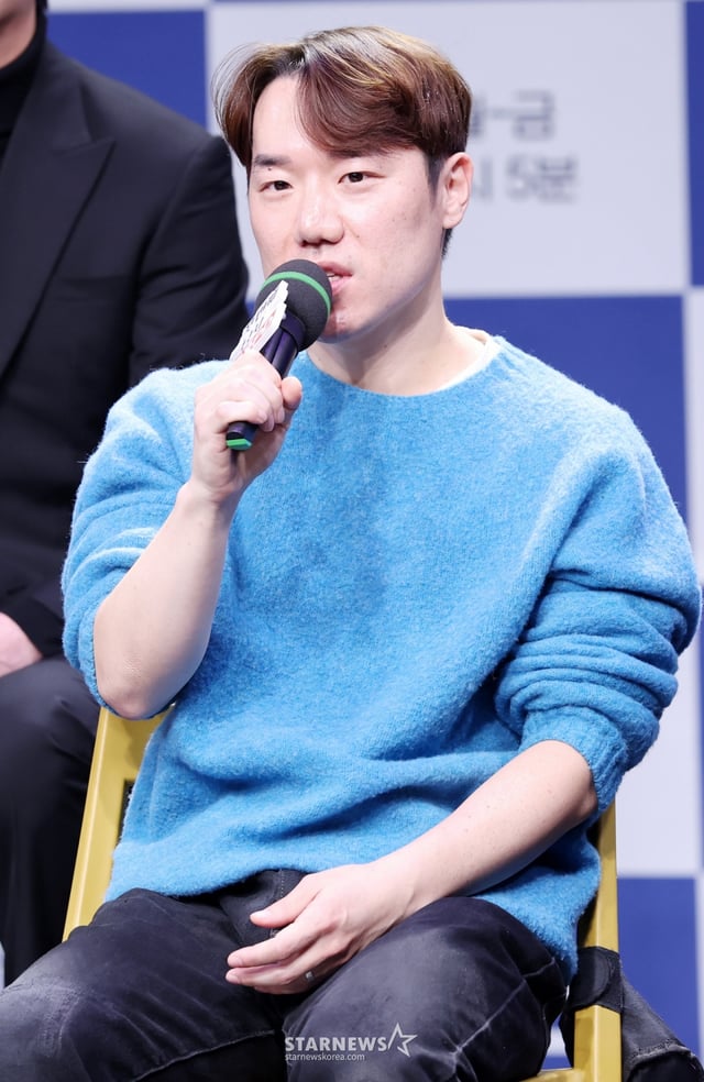 강태흠 PD가 10일 서울 마포구 상암 MBC에서 진행된 일일드라마 '첫 번째 남자' 제작발표회에 참석해 질의응답을 하고 있다./2025.12.10 /사진=김휘선 hwijpg@