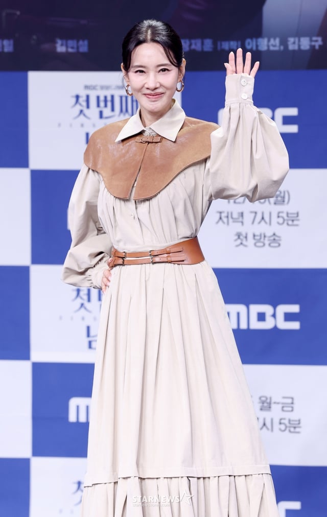 배우 오현경이 10일 서울 마포구 상암 MBC에서 진행된 일일드라마 '첫 번째 남자' 제작발표회에 참석해 포즈를 취하고 있다./2025.12.10 /사진=김휘선 hwijpg@