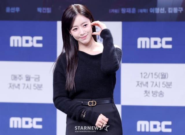 배우 함은정이 10일 서울 마포구 상암 MBC에서 진행된 일일드라마 '첫 번째 남자' 제작발표회에 참석해 포즈를 취하고 있다./2025.12.10 /사진=김휘선 hwijpg@