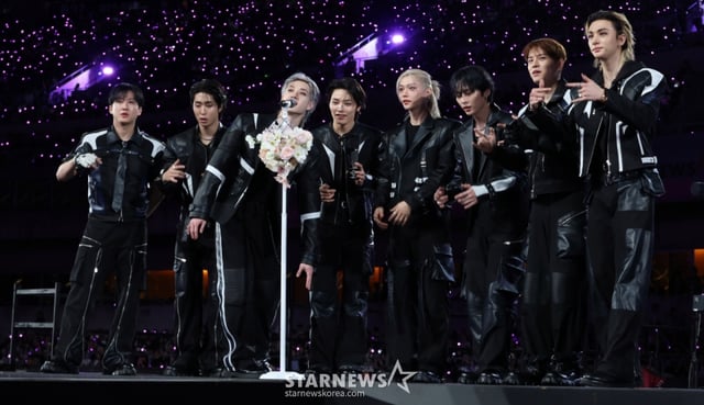 스트레이 키즈가 6일 가오슝 내셔널 스타디움에서 진행된 스타뉴스 주최 '10주년 아시아 아티스트 어워즈 2025(10th Anniversary Asia Artist Awards 2025, '10주년 AAA 2025')에서 수상 소감을 밝히고 있다. /사진=김진경 kim.jinkyung@