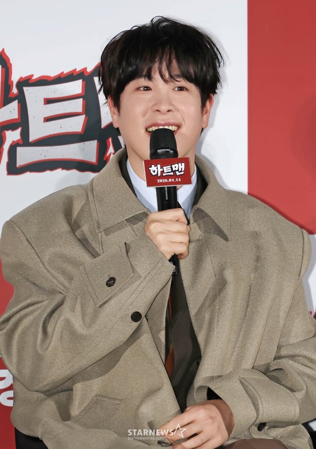 배우 표지훈이 11일 오전 서울 광진구 롯데시네마 건대입구점에서 진행된 영화 '하트맨'(감독 최원섭) 제작발표회에 참석해 질문에 답하고 있다. 돌아온 남자 승민(권상우)이 다시 만난 첫사랑을 놓치지 않기 위해 고군분투하지만, 그녀에게 절대 말할 수 없는 비밀이 생기며 벌어지는 코미디 '하트맨'은 내년 1월 14일 개봉한다. /2025.12.11 /사진=이동훈 photoguy@