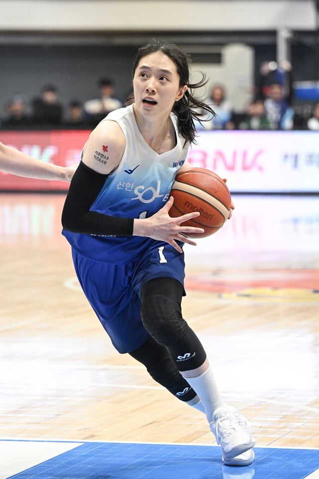 돌파를 시도하는 신이슬. /사진=WKBL