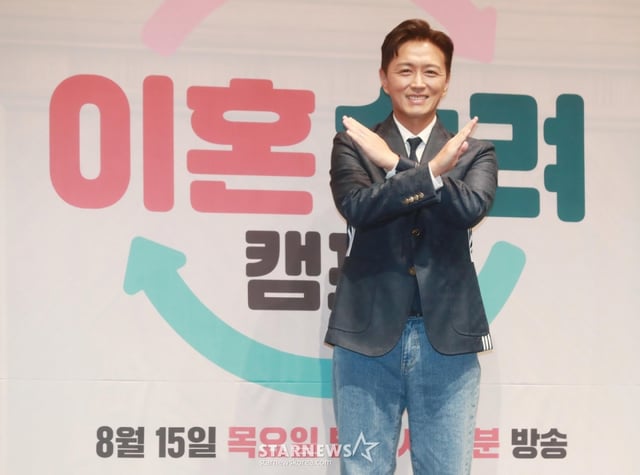 배우 진태현이 13일 오전 서울 라마다서울 신도림 호텔에서 진행된 JTBC 예능 '이혼숙려캠프' 제작발표회에 참석해 포즈를 취하고 있다. 인생을 새로고침하기 위한 부부들의 이야기 '이혼숙려캠프'는 오는 15일 첫 방송된다. /2024.08.13 /사진=이동훈