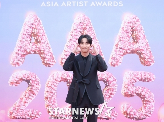 배우 이준영이 6일 가오슝 내셔널 스타디움에서 진행된 스타뉴스 주최 '10주년 아시아 아티스트 어워즈 2025(10th Anniversary Asia Artist Awards 2025, '10주년 AAA 2025') 레드카펫 행사에 참석해 포즈를 취하고 있다. /2025.12.06 /사진=이동훈 photoguy@