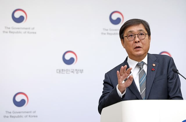 최휘영 문화체육관광부 장관이 16일 정부세종청사 중앙동 브리핑실에서 2026년 문화체육관광부 업무보고 관련 브리핑을 하고 있다. /사진=문체부