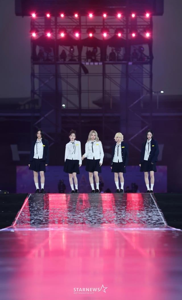 걸그룹 키키가 7일 가오슝 내셔널 스타디움에서 진행된 스타뉴스 주최 '10주년 아시아 아티스트 어워즈 2025(10th Anniversary Asia Artist Awards 2025, '10주년 AAA 2025')를 기념하는 'ACON 2025'에서 멋진 무대를 선보이고 있다. 'ACON 2025'는 'AAA'의 10주년을 기념하고 함께 축하하는 의미에서 열리는 페스타로, 배우 이준영과 i-dle(아이들) 슈화, 크래비티 앨런, 키키 수이가 MC를 맡아 'ACON 2025'를 이끌고 QWER(큐더블유이알), 넥스지(NEXZ), 아홉(AHOF), 애쉬 아일랜드(Ash Island), 에이티즈(ATEEZ), 우즈(WOODZ), 이이경, 최예나(YENA), 키스오브라이프(KISS OF LIFE), 키키(KiiiKiii), 킥플립(KickFlip), 크래비티(CRAVITY), 싸이커스(xikers), SB19(에스비나인틴) 등이 출연한다. /2025.12.07 /사진=이동훈 photoguy@