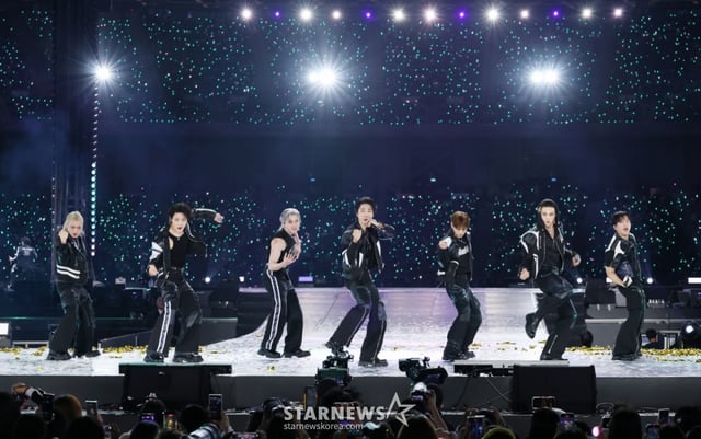 그룹 스트레이키즈가 6일 대만 가오슝 내셔널 스타디움에서 진행된 스타뉴스 주최 '10주년 아시아 아티스트 어워즈 2025(10th Anniversary Asia Artist Awards 2025, '10주년 AAA 2025')에서 멋진 무대를 선보이고 있다. 12월 6일~7일 양일에 걸쳐 가오슝 내셔널 스타디움에서 펼쳐지는 '10주년 아시아 아티스트 어워즈 2025(10th Anniversary Asia Artist Awards 2025, '10주년 AAA 2025')'와 페스타 'ACON 2025'는 MTN(머니투데이방송)과 위버스(Weverse)를 통해 각각 TV와 온라인 스트리밍으로 생중계 된다. /2025.12.06 /사진=김휘선 hwijpg@