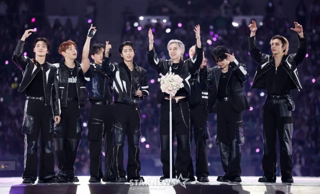 그룹 스트레이키즈가 6일 대만 가오슝 내셔널 스타디움에서 진행된 스타뉴스 주최 '10주년 아시아 아티스트 어워즈 2025(10th Anniversary Asia Artist Awards 2025, '10주년 AAA 2025')에서 올해의 앨범상을 수상한 뒤 수상소감을 전하고 있다. 12월 6일~7일 양일에 걸쳐 가오슝 내셔널 스타디움에서 펼쳐지는 '10주년 아시아 아티스트 어워즈 2025(10th Anniversary Asia Artist Awards 2025, '10주년 AAA 2025')'와 페스타 'ACON 2025'는 MTN(머니투데이방송)과 위버스(Weverse)를 통해 각각 TV와 온라인 스트리밍으로 생중계 된다. /2025.12.06 /사진=김휘선 hwijpg@