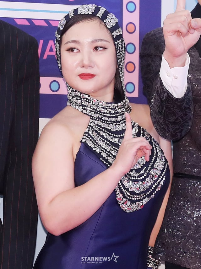 방송인 박나래가 29일 오후 서울 마포구 상암동 MBC사옥에서 진행된 '2022 MBC 방송연예대상' 레드카펫 행사에 참석해 포즈를 취하고 있다. 2022.12.29