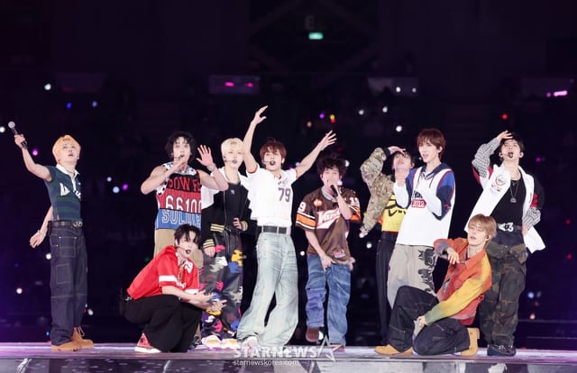 그룹 싸이커스가 7일 가오슝 내셔널 스타디움에서 진행된 스타뉴스 주최 '10주년 아시아 아티스트 어워즈 2025(10th Anniversary Asia Artist Awards 2025, '10주년 AAA 2025')를 기념하는 'ACON 2025'에서 멋진 무대를 선보이고 있다.  /사진=김휘선 hwijpg@