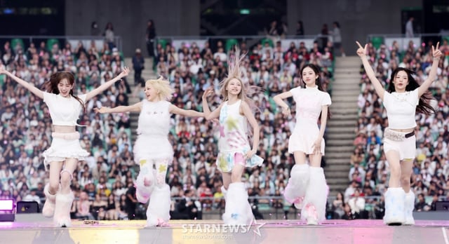 그룹 키키가 6일 가오슝 내셔널 스타디움에서 진행된 스타뉴스 주최 '10주년 아시아 아티스트 어워즈 2025(10th Anniversary Asia Artist Awards 2025, '10주년 AAA 2025')에서 멋진 무대를 선보이고 있다.  12월 6일~7일 양일에 걸쳐 가오슝 내셔널 스타디움에서 펼쳐지는 '10주년 아시아 아티스트 어워즈 2025(10th Anniversary Asia Artist Awards 2025, '10주년 AAA 2025')'와 페스타 'ACON 2025'는 MTN(머니투데이방송)과 위버스(Weverse)를 통해 각각 TV와 온라인 스트리밍으로 생중계 된다.  /2025.12.06 /사진=김휘선 hwijpg@