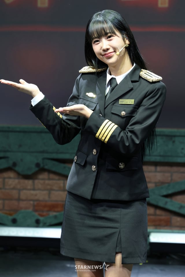 (서울=뉴스1) 권현진 기자 = 가수 강혜연이 19일 오후 서울 종로구 CGV피카디리1958에서 열린 뮤직쇼 '트롯열차-피카디리역'의 프레스콜에서 포즈를 취하고 있다.   '트롯열차-피카디리역'(이하 '트롯열차')은 스크린과 무대 고연이 합쳐진 새로운 형태의 무대로, 1970년대부터 2000년대까지 시대별 명곡 15곡으로 구성한 주크박스 형태의 공연이다. 2025.6.19/뉴스1  Copyright © 뉴스1. All rights reserved. 무단 전재 및 재배포,  AI학습 이용 금지. /사진=(서울=뉴스1) 권현진 기자