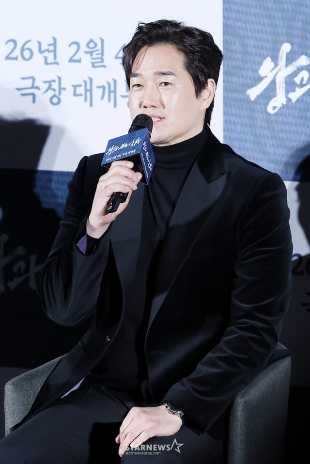 배우 유지태가 19일 서울 용산구 CGV 아이파크몰에서 진행된 영화 '왕과 사는 남자(감독 장항준)' 제작보고회에 참석해 질의응답을 하고 있다. /2025.12.19 /사진=김휘선 hwijpg@