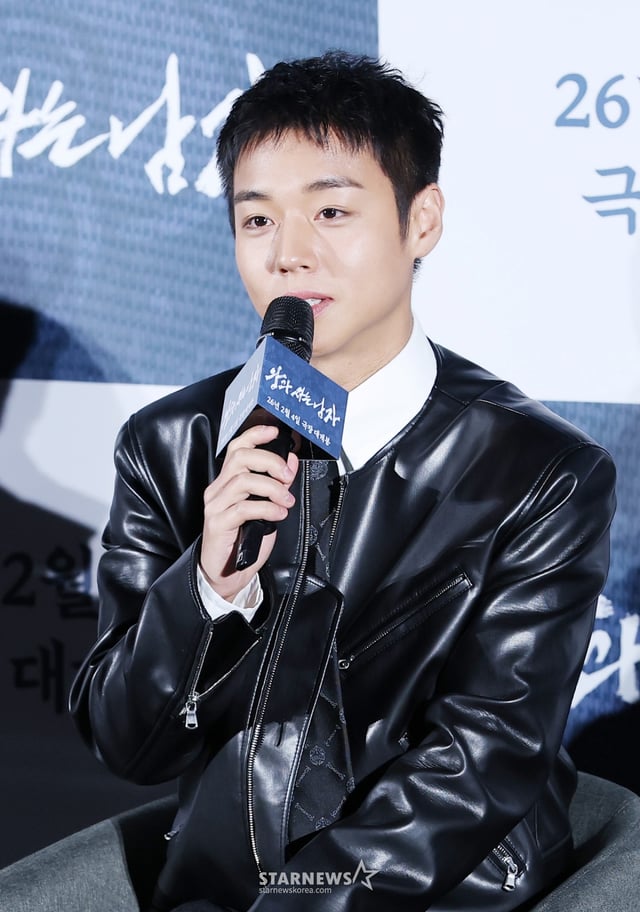 배우 박지훈이 19일 서울 용산구 CGV 아이파크몰에서 진행된 영화 '왕과 사는 남자(감독 장항준)' 제작보고회에 참석해 질의응답을 하고 있다. /2025.12.19 /사진=김휘선 hwijpg@