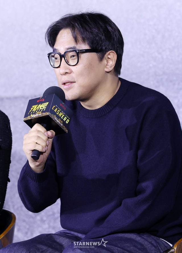 이창민 감독이 22일 서울 강남구 웨스틴서울 파르나스에서 진행된 넷플릭스 '캐셔로' 제작발표회에 참석해 인사말을 하고 있다. /2025.12.22 /사진=김휘선 hwijpg@