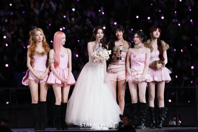 그룹 아이브(IVE)가 6일 가오슝 내셔널 스타디움에서 진행된 스타뉴스 주최 '10주년 아시아 아티스트 어워즈 2025(10th Anniversary Asia Artist Awards 2025, '10주년 AAA 2025')에서 AAA Best Artist상을 받고 수상소감을 말하고 있다. 12월 6일~7일 양일에 걸쳐 가오슝 내셔널 스타디움에서 펼쳐지는 '10주년 아시아 아티스트 어워즈 2025(10th Anniversary Asia Artist Awards 2025, '10주년 AAA 2025')'와 페스타 'ACON 2025'는 MTN(머니투데이방송)과 위버스(Weverse)를 통해 각각 TV와 온라인 스트리밍으로 생중계 된다. /2025.12.06 /사진=임성균 tjdrbs23@