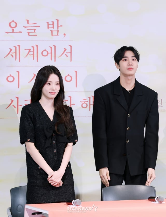 배우 신시아, 추영우가 22일 서울 용산구 CGV 용산아이파크몰에서 열린 영화 '오늘 밤, 세계에서 이 사랑이 사라진다 해도(오세이사)' 언론 시사회에 참석하고 있다. /2025.12.22 /사진=김휘선 hwijpg@