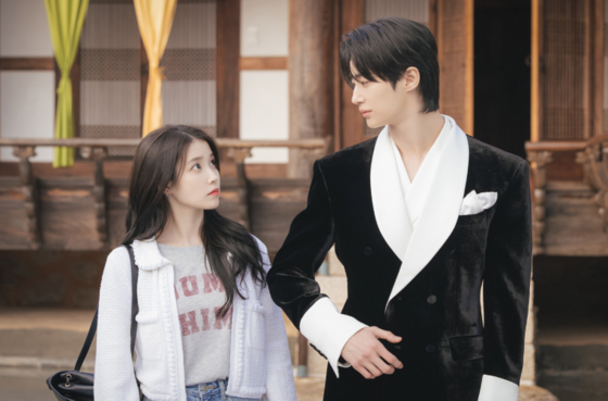 왼쪽부터 아이유, 변우석 /사진=디즈니+