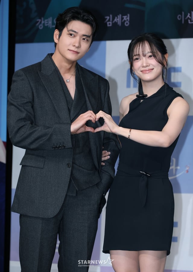 배우 강태오, 김세정이 30일 오전 서울 마포구 상암동 MBC 사옥에서 진행된 금토드라마 '이강에는 달이 흐른다' 제작발표회에 참석해 포즈를 취하고 있다. /2025.10.30 /사진=이동훈 photoguy@