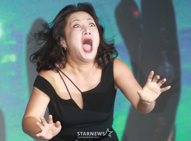 코미디언 박나래가 8일 오전 서울 마포구 호텔 나루에서 진행된 넷플릭스 새 예능 '좀비버스' 제작발표회에 참석해 포즈를 취하고 있다. /2023.08.08 /사진=이동훈