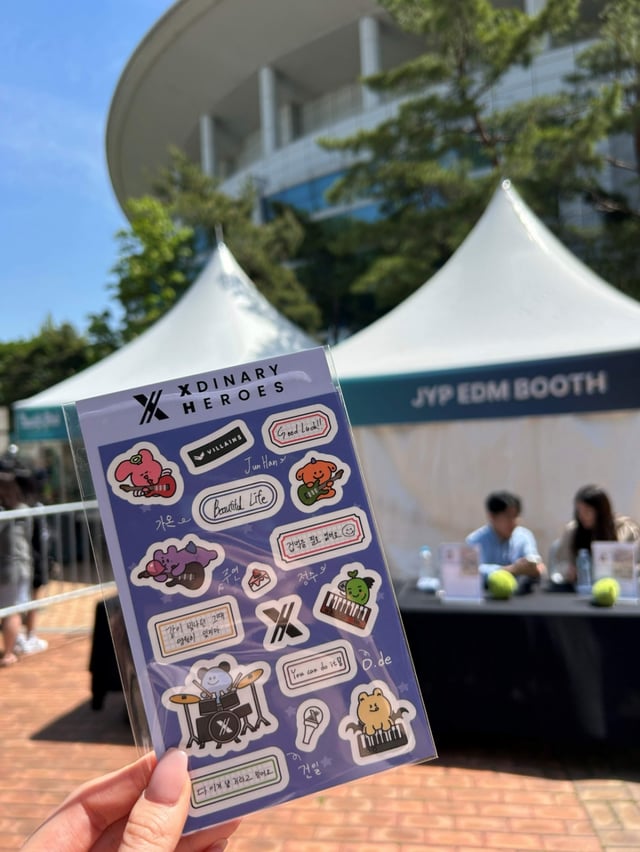 EDM Giving Project 엑스디너리 히어로즈 콘서트 현장 부스/사진제공=JYP엔터테인먼트