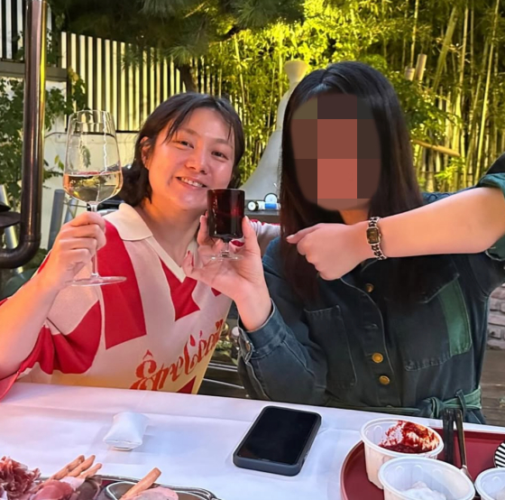 박나래(왼쪽), 전 매니저 추정 인물 /사진=박나래 SNS