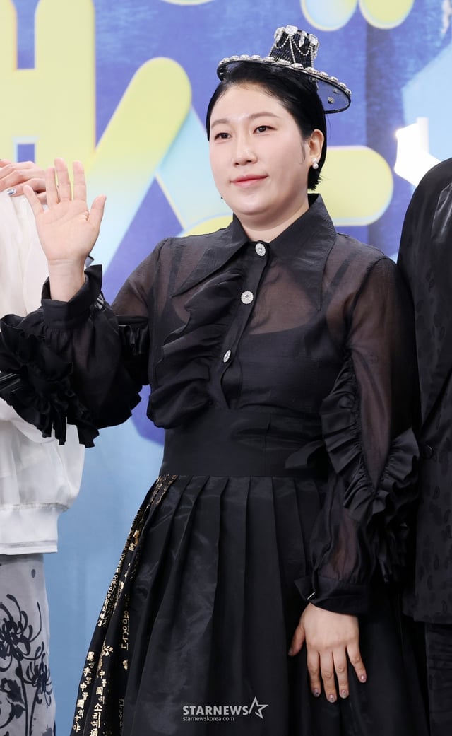 개그우먼 김영희가 20일 서울 영등포구 KBS홀에서 진행된 '2025 KBS 연예대상' 시상식에 참석해 포즈를 취하고 있다. /2025.12.20 /사진=김휘선 hwijpg@