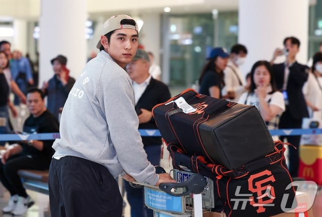 지난 9월 30일 인천국제공항을 통해 귀국하는 이정후의 모습. /사진=뉴스1