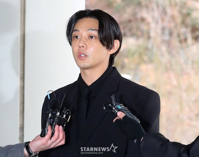 마약류 관리에 관한 법률 위반(향정) 등 혐의로 기소된 배우 유아인(본명 엄홍식)이 서울 서초구 중앙지법에서 열린 첫 공판에 출석하고 있다. 2023.12.12 /사진=김창현