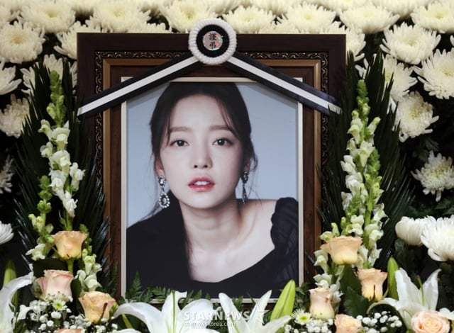 가수 고 구하라의 일반 빈소가 마련된 서울 강남 성모병원 장례식장 영정./사진공동취재단 /사진=사진공동취재단