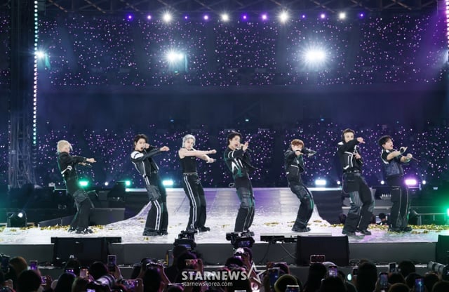 그룹 스트레이키즈가 지난 6일 가오슝 내셔널 스타디움에서 진행된 스타뉴스 주최 '10주년 아시아 아티스트 어워즈 2025(10th Anniversary Asia Artist Awards 2025, '10주년 AAA 2025')에서 멋진 무대를 선보이고 있다. /사진=김휘선 기자
