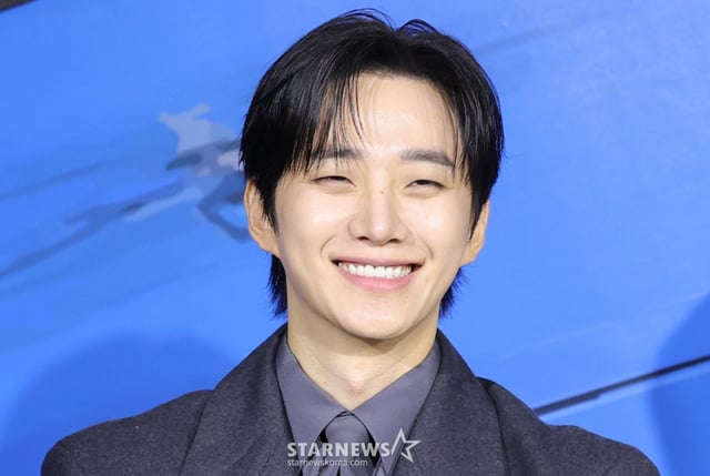 (서울=뉴스1) 권현진 기자 = 배우 이준호가 22일 서울 강남구 웨스틴 서울 파르나스에서 열린 넷플릭스 시리즈 '캐셔로' 제작발표회에 참석해 미소를 짓고 있다. '캐셔로'는 결혼자금, 집값에 허덕이는 월급쟁이 '상웅'이 손에 쥔 돈만큼 힘이 강해지는 능력을 얻게 되며, 생활비와 초능력 사이에서 흔들리는 생활밀착형 내돈내힘 히어로물이다. 2025.12.22/뉴스1 Copyright © 뉴스1. All rights reserved. 무단 전재 및 재배포, AI학습 이용 금지. /사진=(서울=뉴스1) 권현진 기자