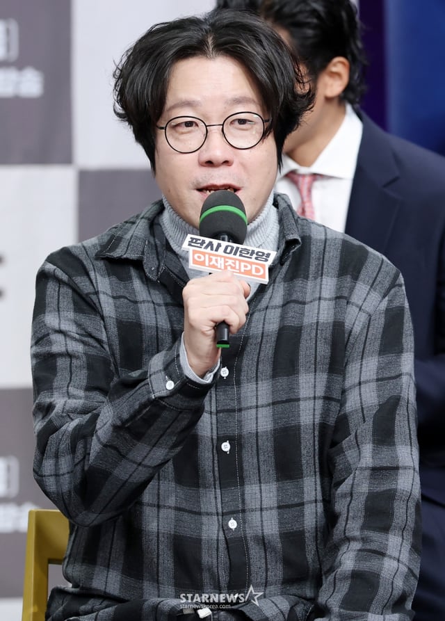 이재진 PD가 2일 서울 마포구 상암동 MBC 골든마우스홀에서 열린 MBC 새 금토드라마 '판사 이한영' 제작발표회에 참석해 질의응답을 하고 있다. /2026.01.02 /사진=김휘선 hwijpg@