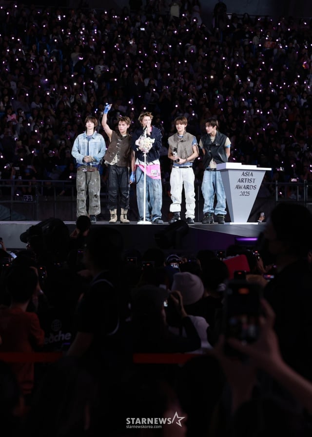 그룹 코르티스가 6일 가오슝 내셔널 스타디움에서 진행된 스타뉴스 주최 '10주년 아시아 아티스트 어워즈 2025(10th Anniversary Asia Artist Awards 2025, '10주년 AAA 2025')에서 AAA Best Performance상을 받고 수상소감을 말하고 있다. /사진=임성균 tjdrbs23@