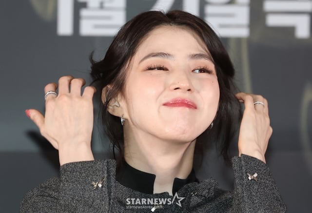 (서울=뉴스1) 권현진 기자 = 배우 한소희가 8일 서울 송파구 롯데시네마 월드타워점에서 열린 영화 '프로젝트 Y'(감독 이환) 언론시사회에 참석해 미소를 짓고 있다. '프로젝트 Y'는 화려한 도시 그 한가운데에서 다른 내일을 꿈꾸며 살아가던 미선(한소희 분)과 도경(전종서 분)이 인생의 벼랑 끝에서 검은 돈과 금괴를 훔치면서 벌어지는 이야기를 그린 작품이다. 2026.1.8/뉴스1 Copyright © 뉴스1. All rights reserved. 무단 전재 및 재배포, AI학습 이용 금지. /사진=(서울=뉴스1) 권현진 기자
