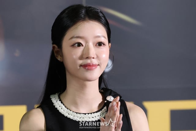 (서울=뉴스1) 권현진 기자 = 오마이걸 유아가 8일 서울 송파구 롯데시네마 월드타워점에서 열린 영화 '프로젝트 Y'(감독 이환) 언론시사회에 참석해 미소를 짓고 있다. '프로젝트 Y'는 화려한 도시 그 한가운데에서 다른 내일을 꿈꾸며 살아가던 미선(한소희 분)과 도경(전종서 분)이 인생의 벼랑 끝에서 검은 돈과 금괴를 훔치면서 벌어지는 이야기를 그린 작품이다. 2026.1.8/뉴스1 Copyright © 뉴스1. All rights reserved. 무단 전재 및 재배포, AI학습 이용 금지. /사진=(서울=뉴스1) 권현진 기자